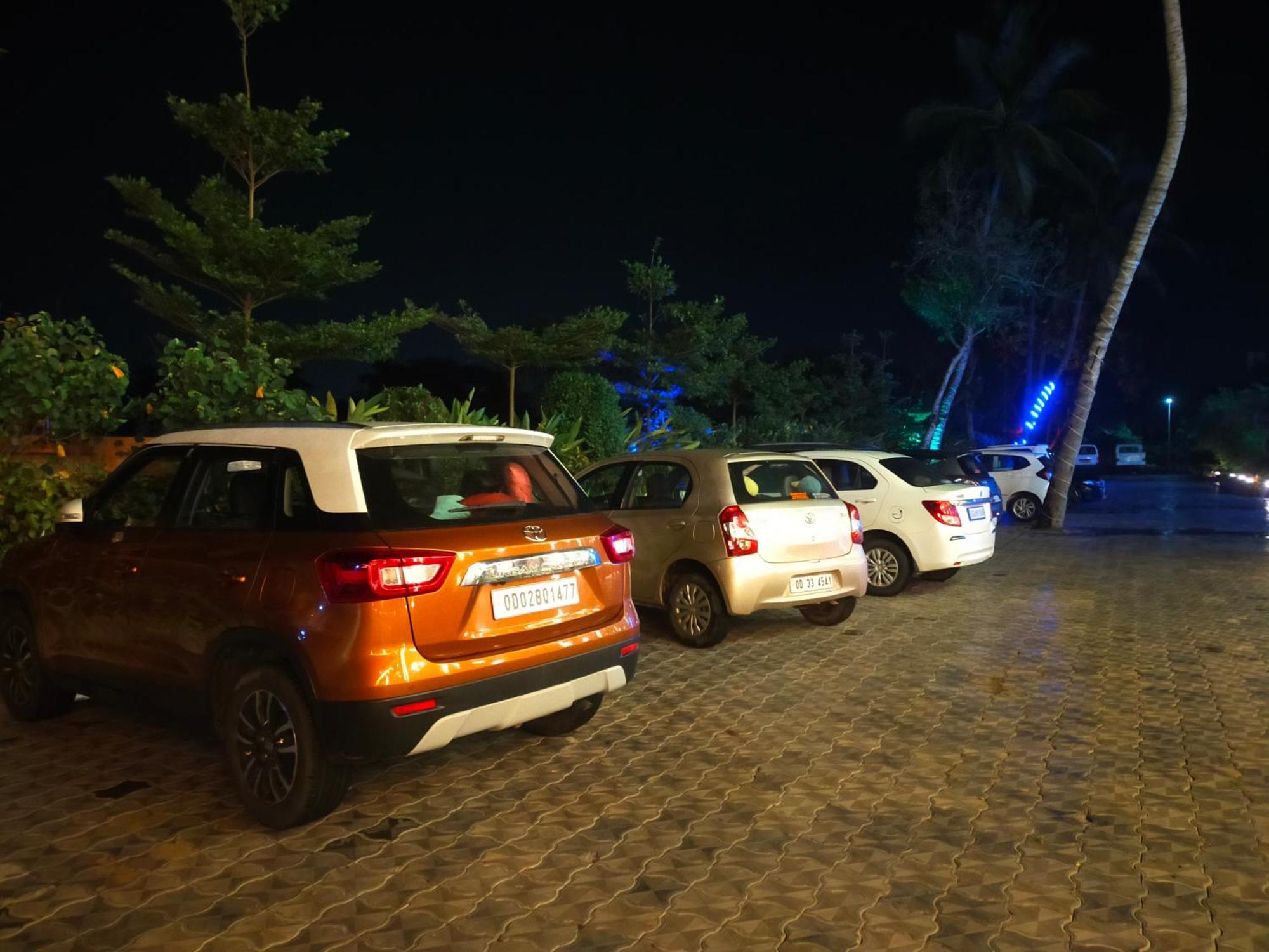 The Adventure Luxury Hotel Bhuvanesvar Kültér fotó